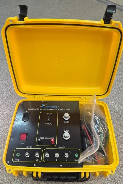Generator Rotor Shorted Turn Analyzer — equipo portátil Sumatron utilizado por TEMISA Power Gen para prueba RSO en rotores de generadores síncronos